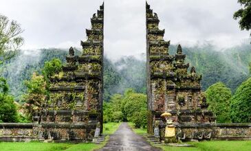 BAMBAŞKA BİR  BALİ TURU